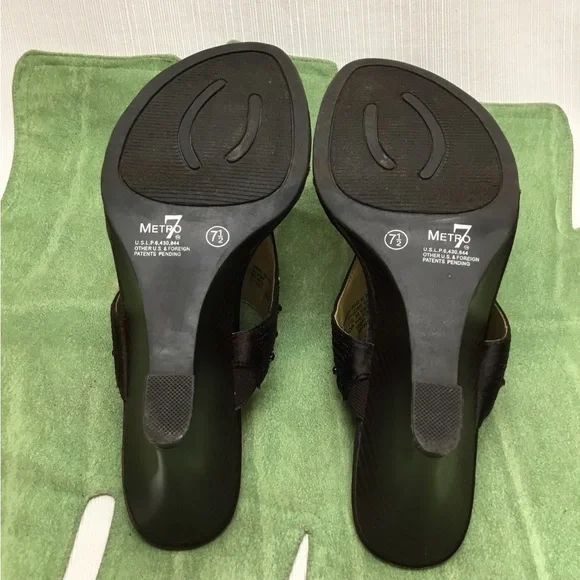 Metro7 Good Looking Thong Wedges. - Picture 8 of 8